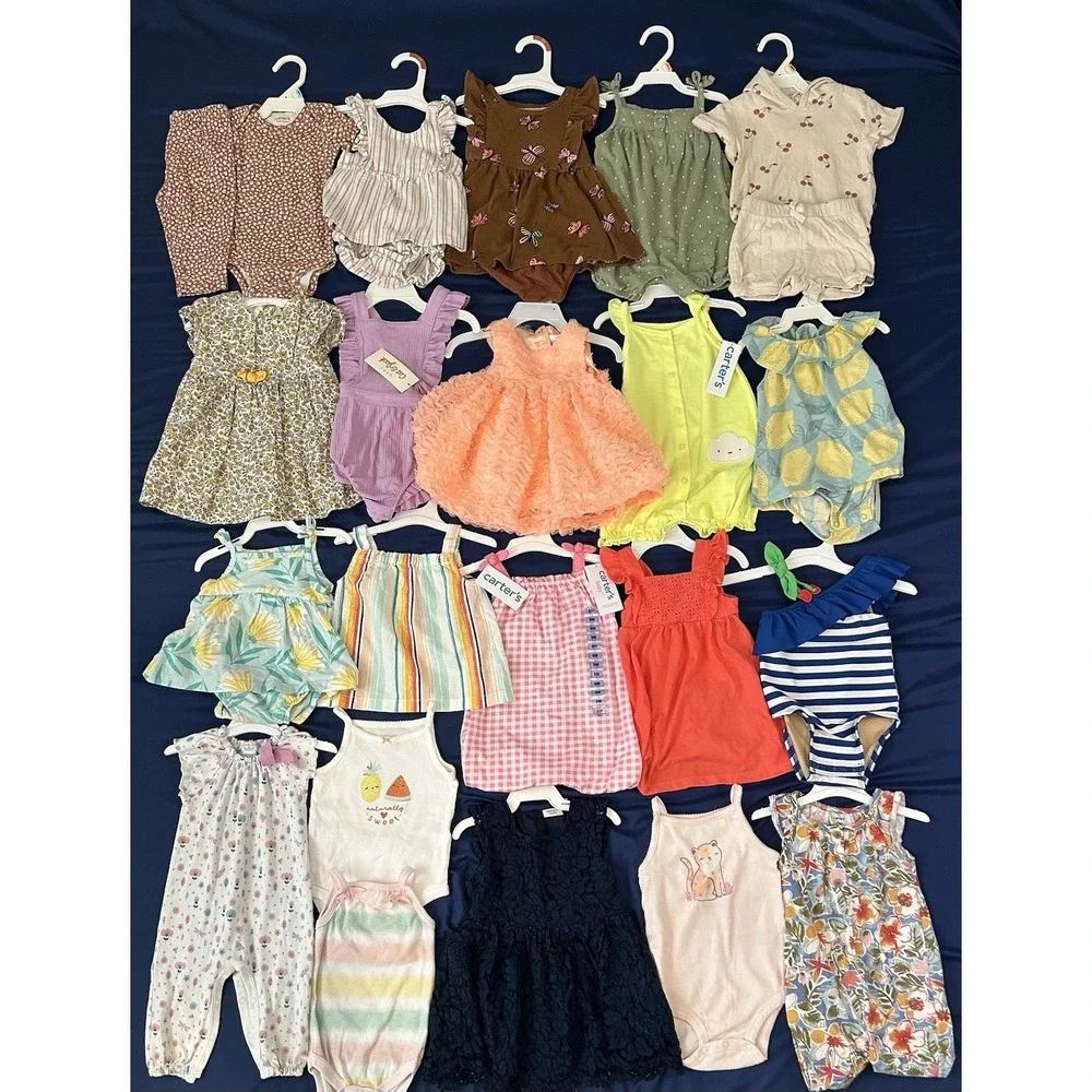 Huge Lot Baby Girls Clothes 6 9 Months NEW & EUC Carters Baby b Gosh Old navy
